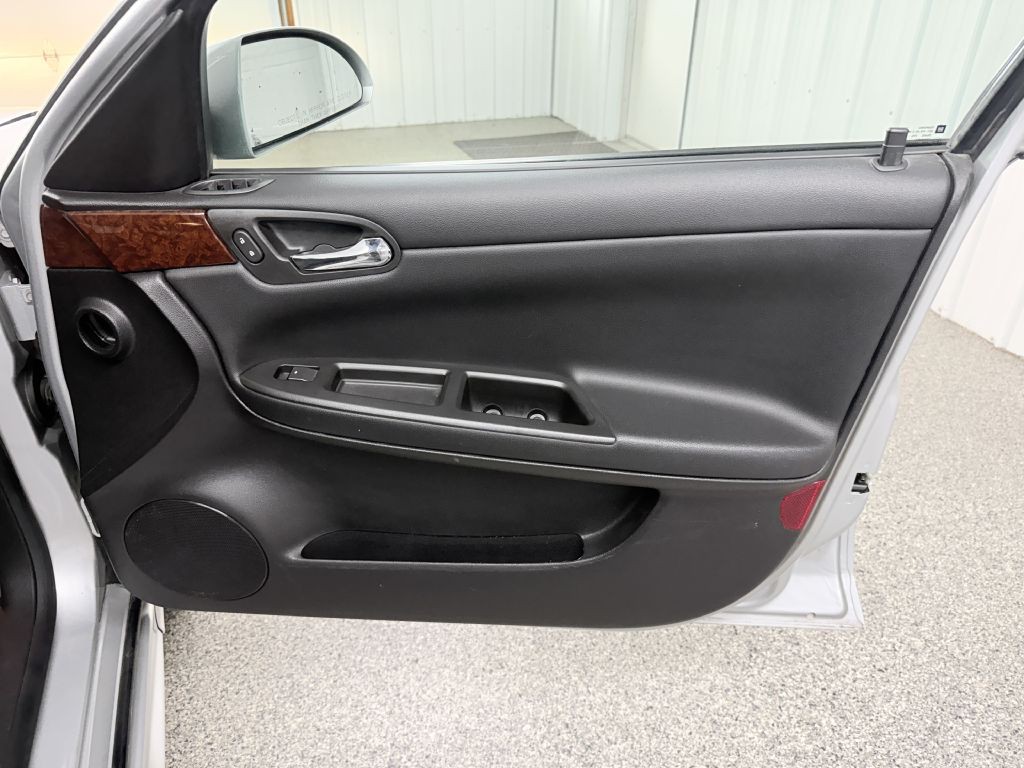 2011 Chevrolet Impala Image 30
