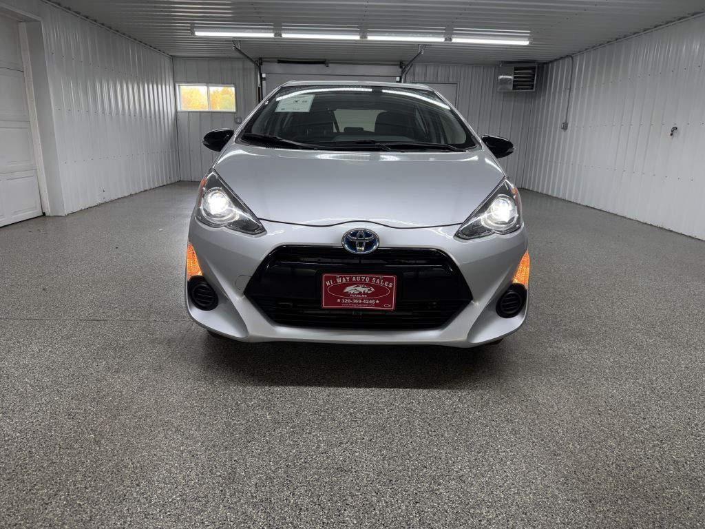 2015 Toyota Prius Image 2