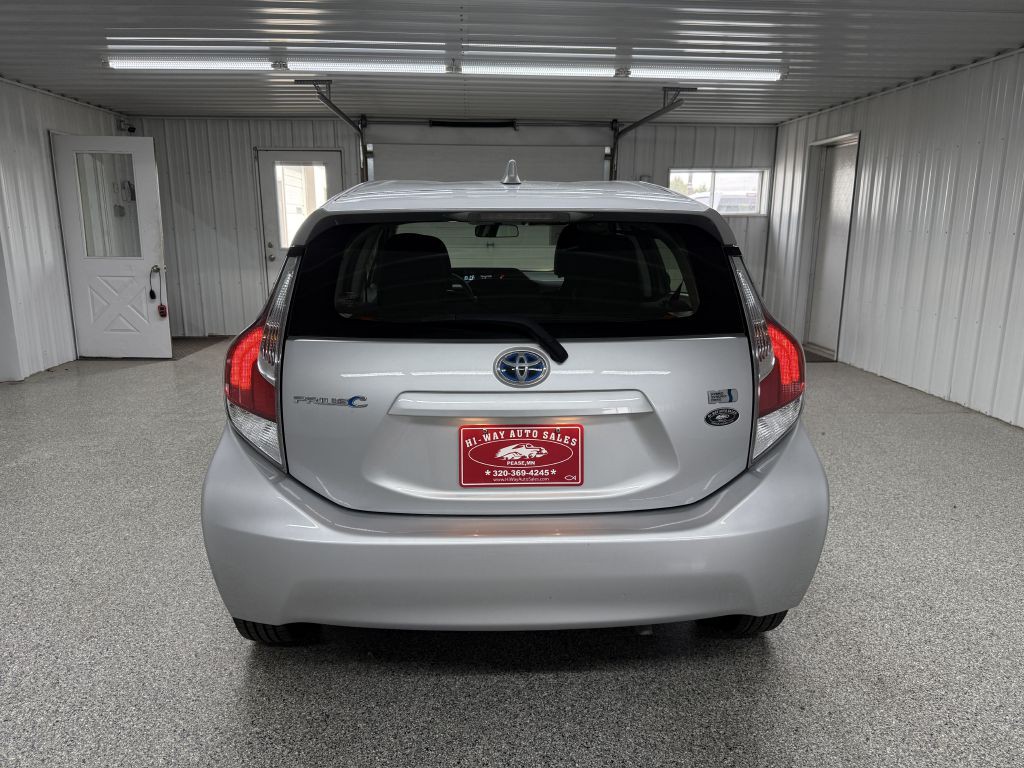 2015 Toyota Prius Image 5