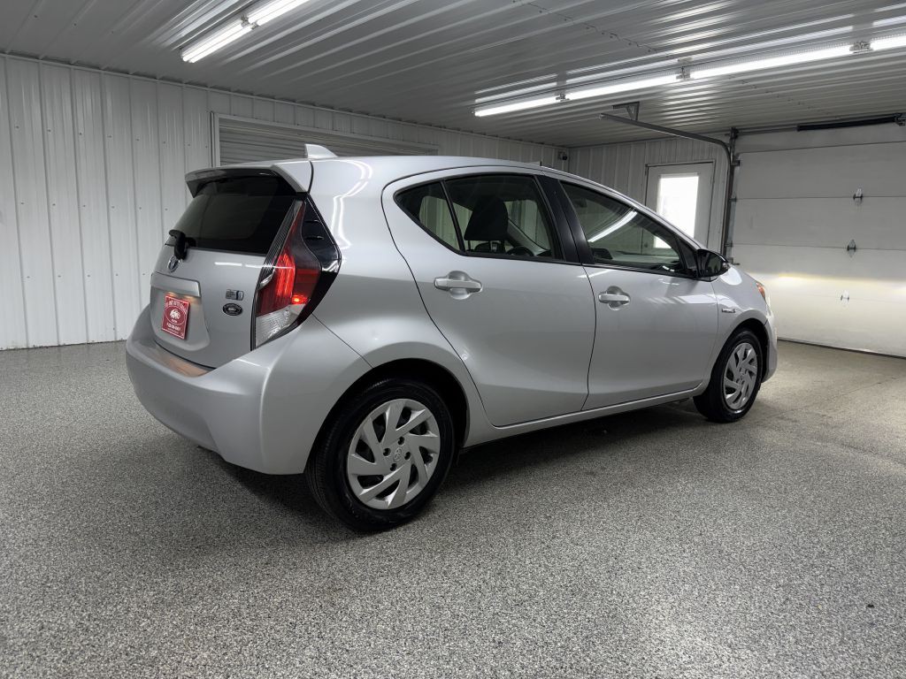 2015 Toyota Prius Image 6