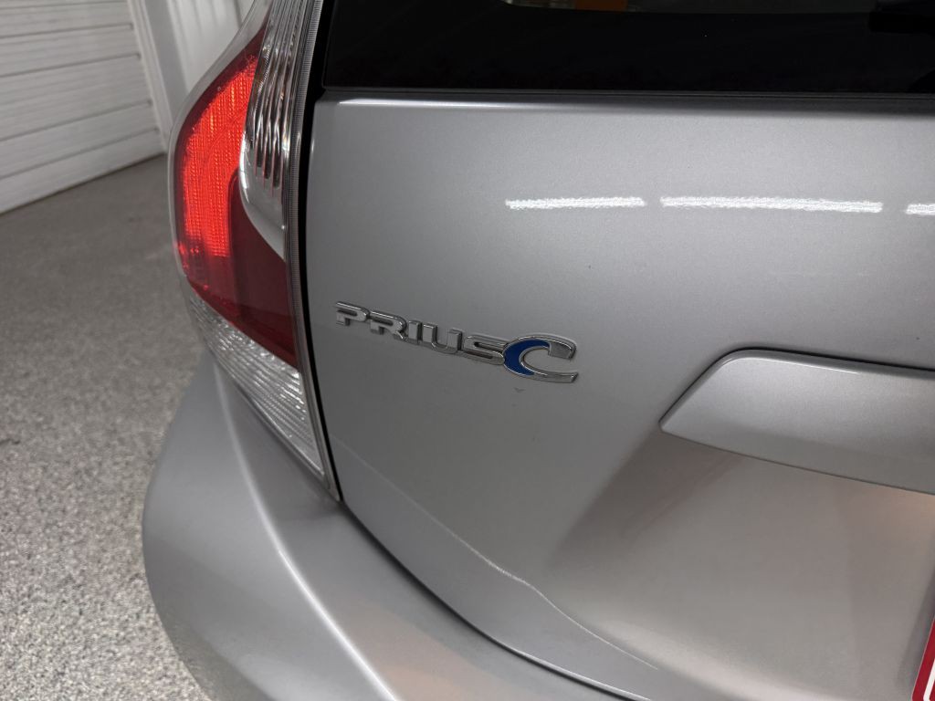 2015 Toyota Prius Image 8