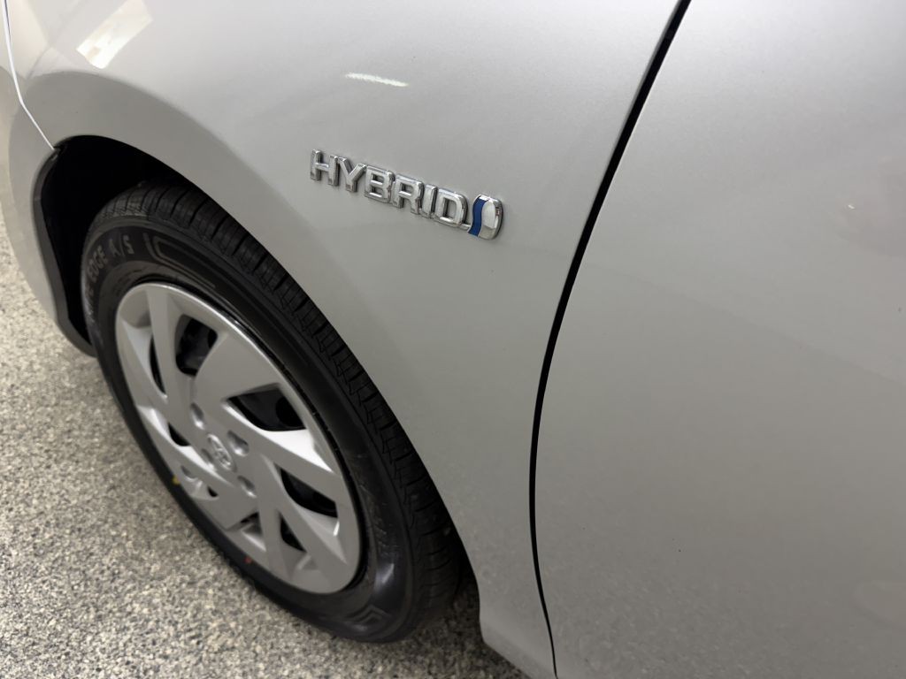 2015 Toyota Prius Image 9