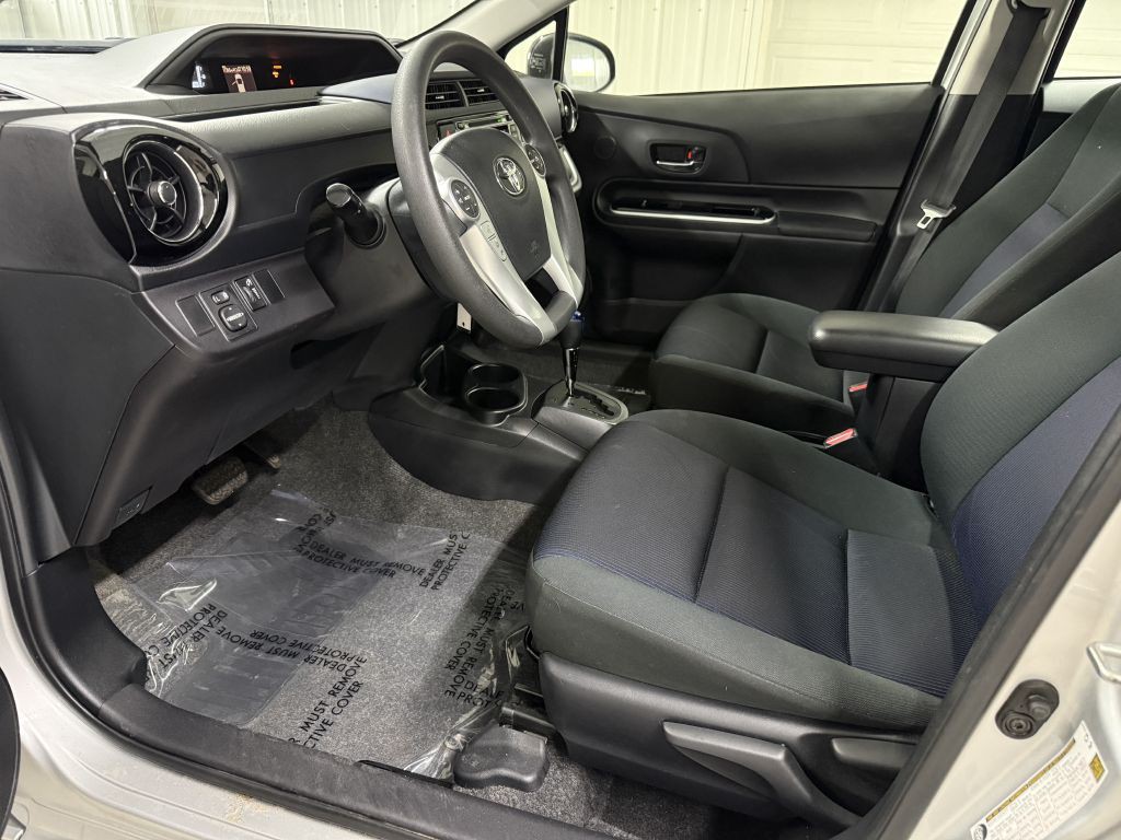 2015 Toyota Prius Image 10