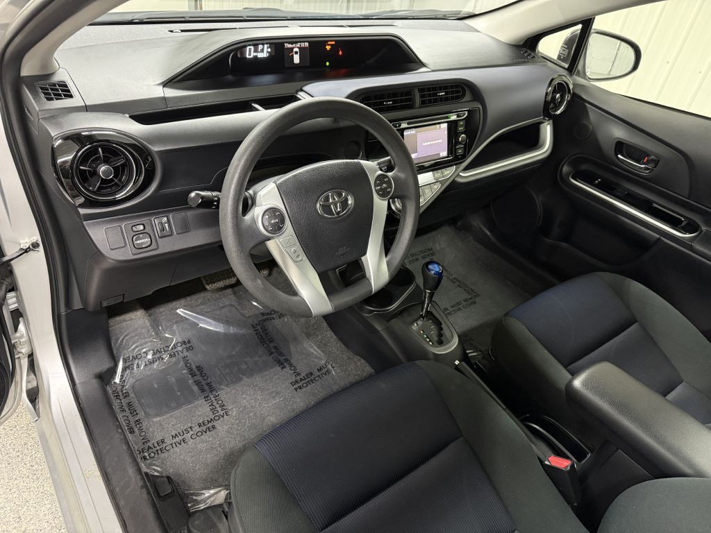 2015 Toyota Prius Image 11