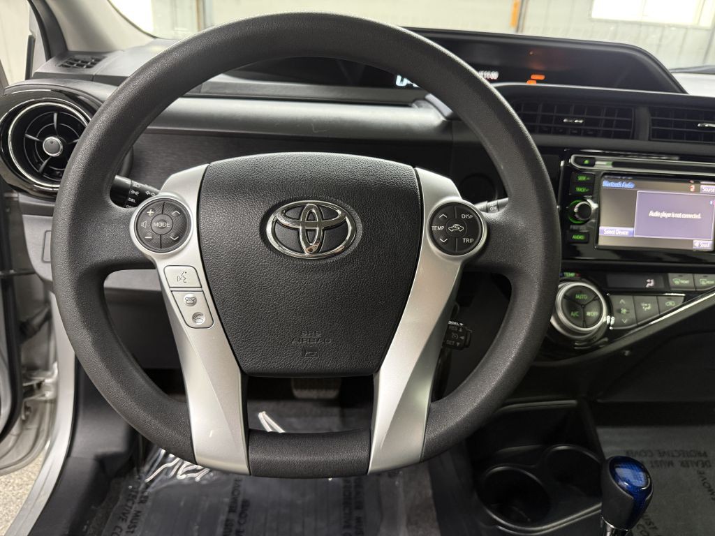 2015 Toyota Prius Image 14