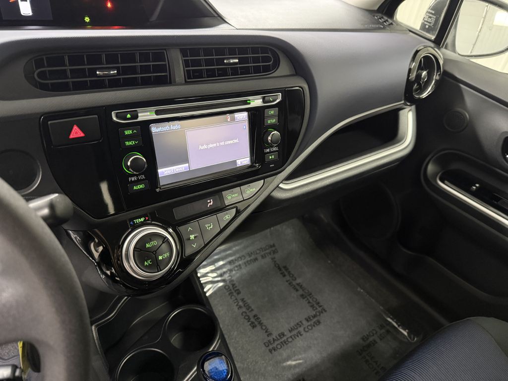 2015 Toyota Prius Image 15