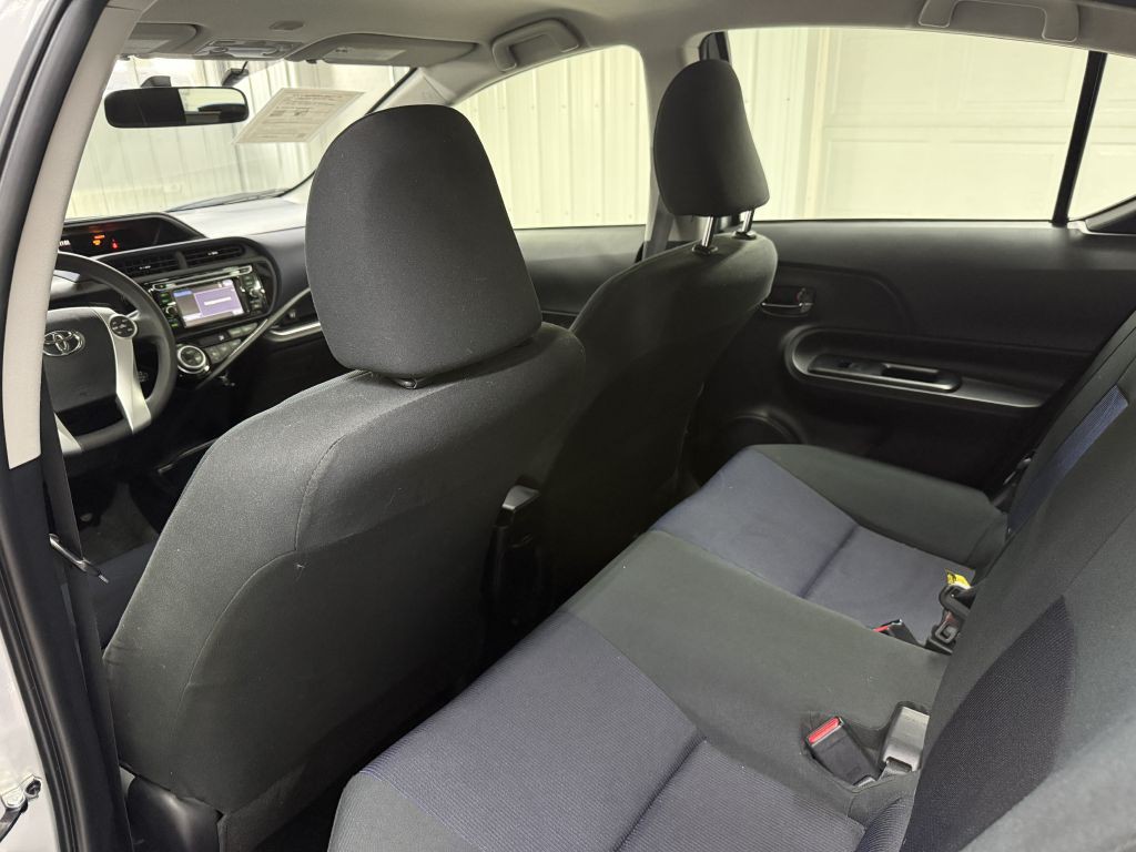 2015 Toyota Prius Image 21