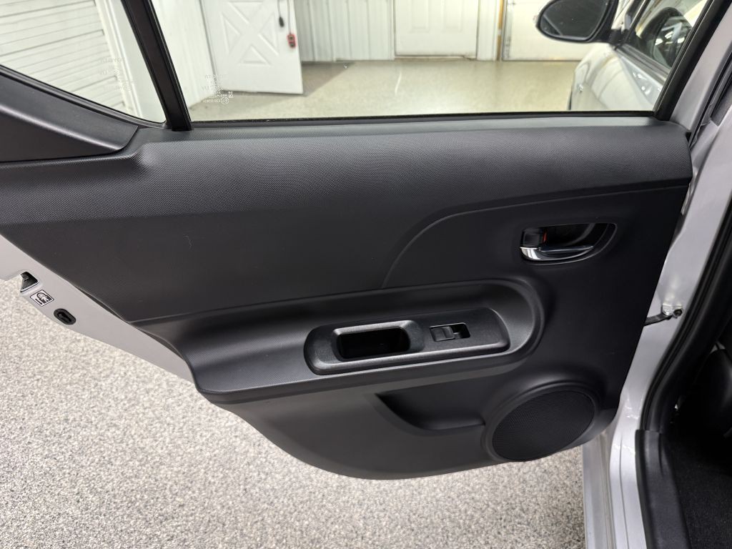 2015 Toyota Prius Image 22