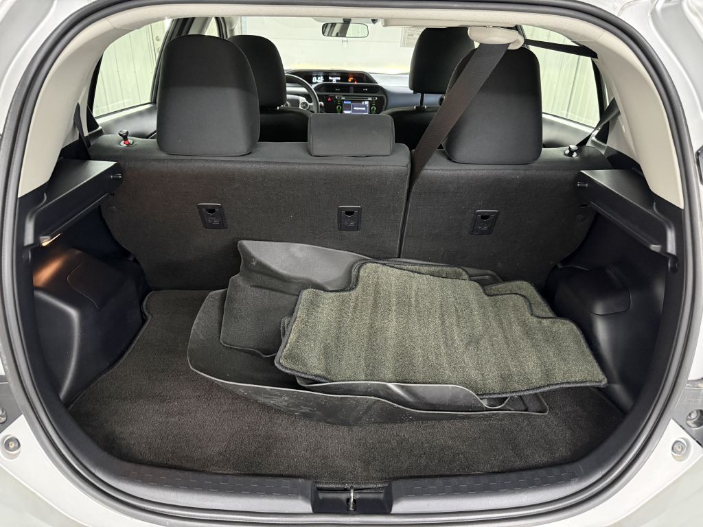 2015 Toyota Prius Image 23