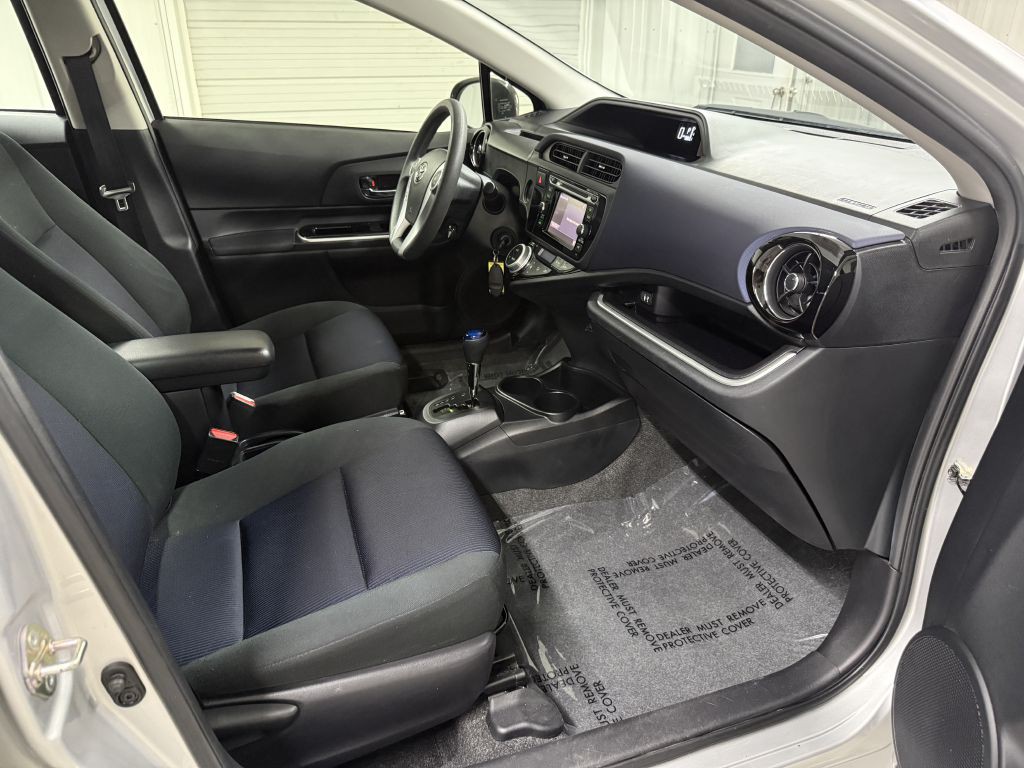 2015 Toyota Prius Image 26