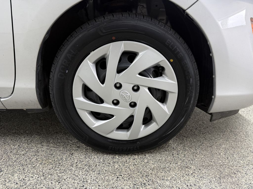 2015 Toyota Prius Image 31
