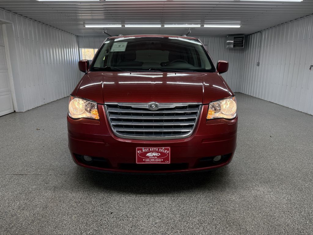 2010 Chrysler Town & Country Image 2