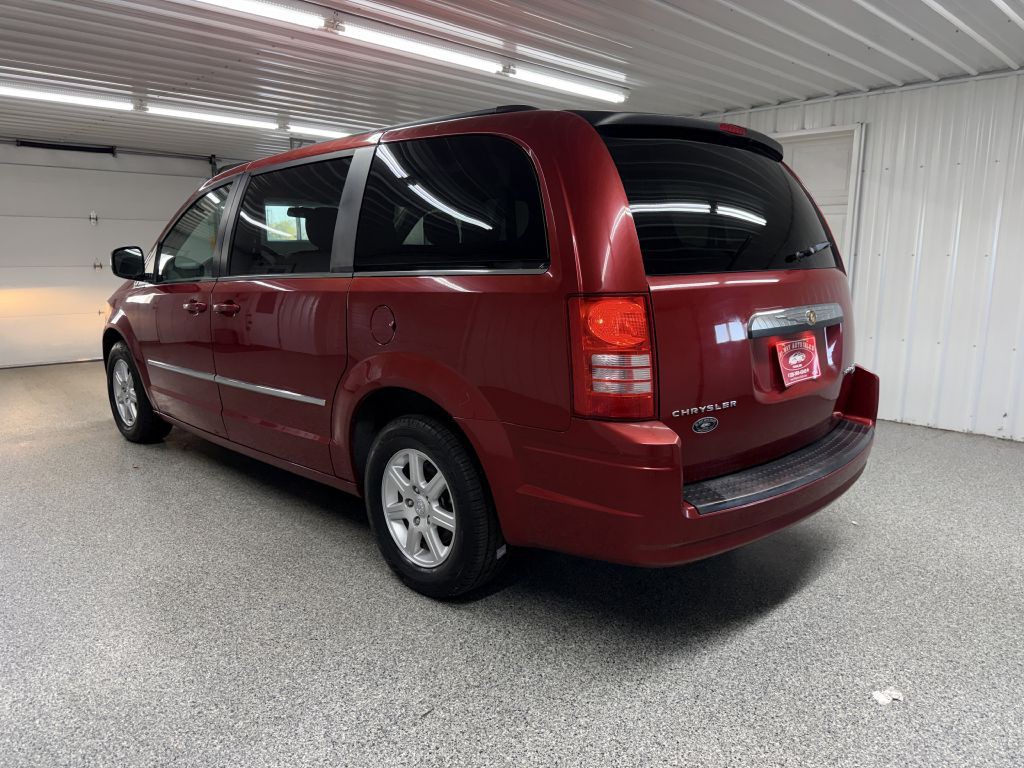 2010 Chrysler Town & Country Image 4