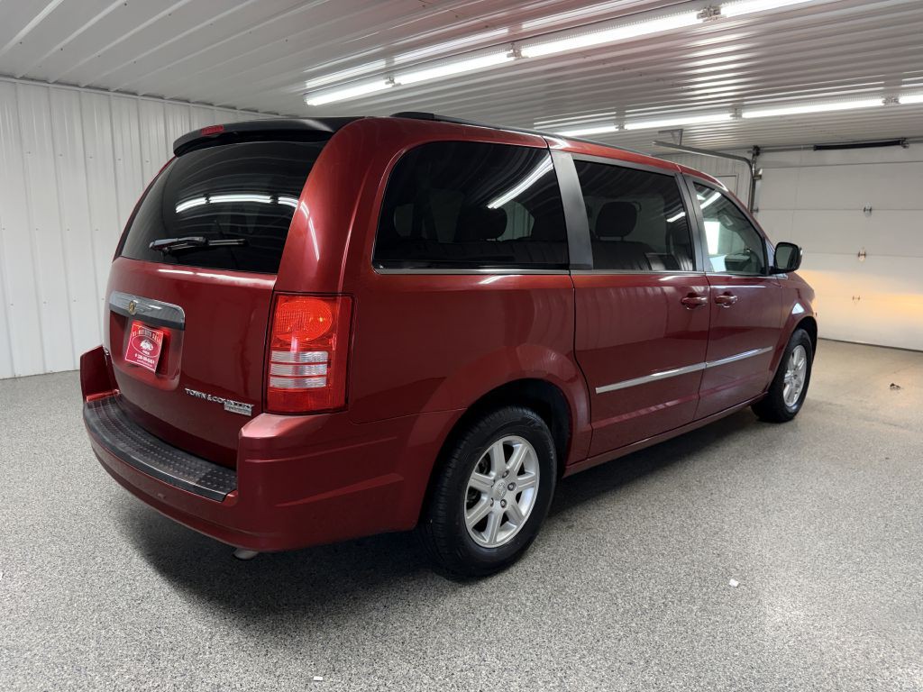 2010 Chrysler Town & Country Image 6