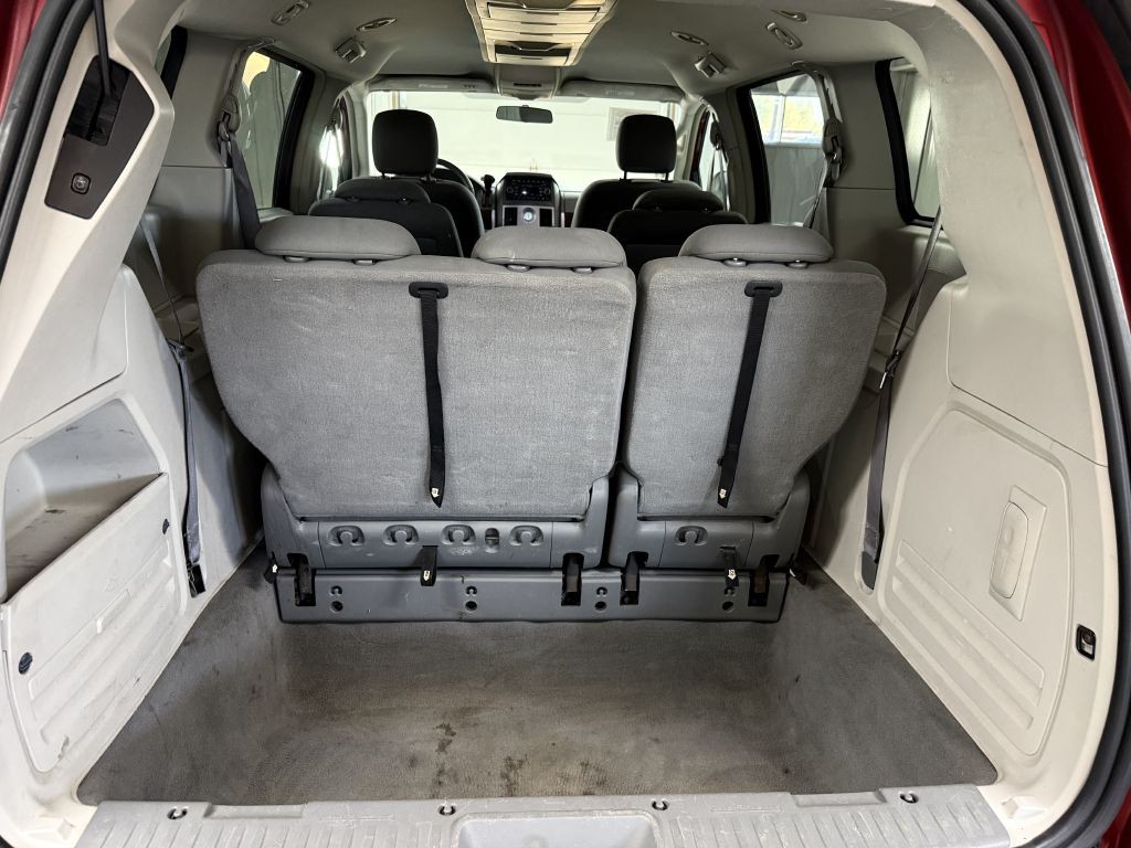 2010 Chrysler Town & Country Image 20