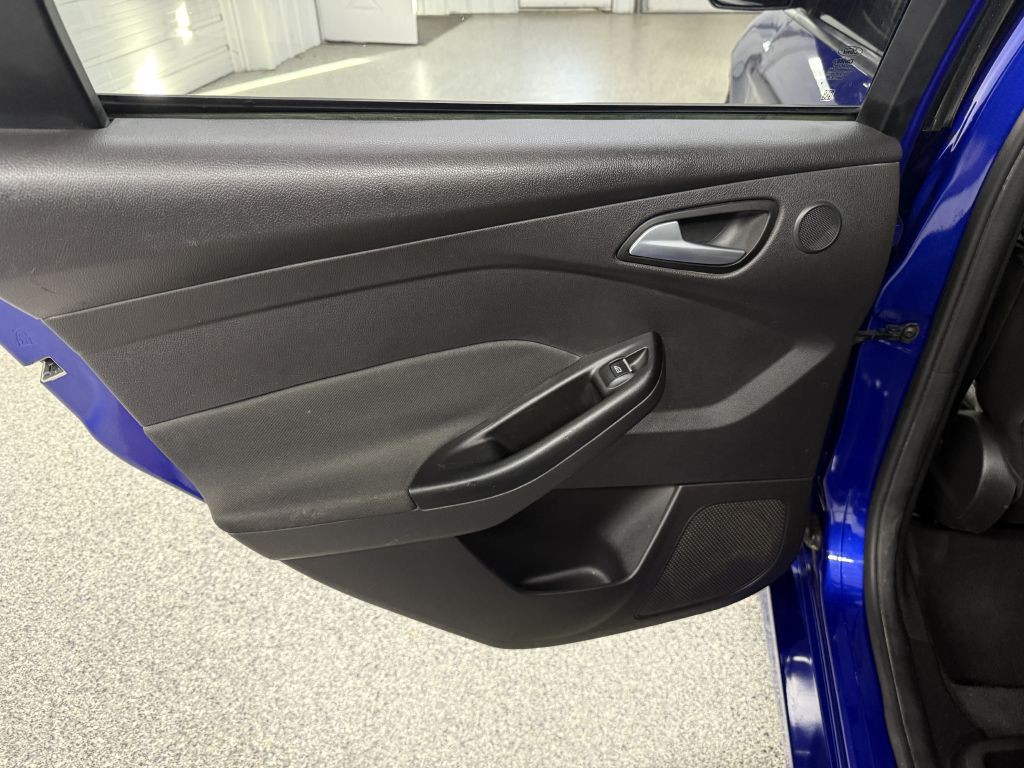 2015 Ford Focus Image 25