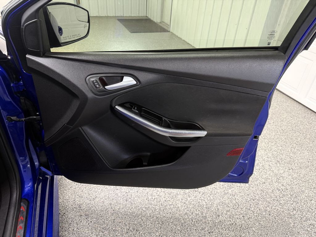 2015 Ford Focus Image 32