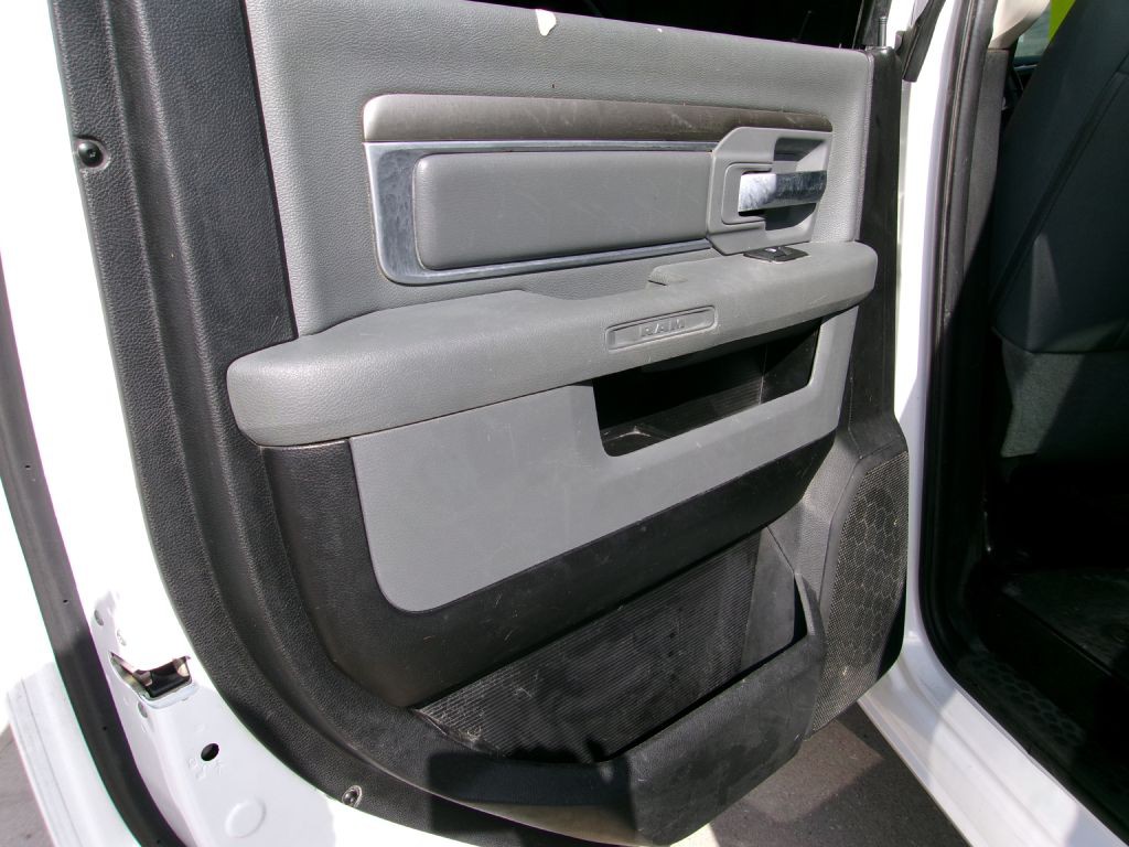 2014 RAM 1500 Image 8