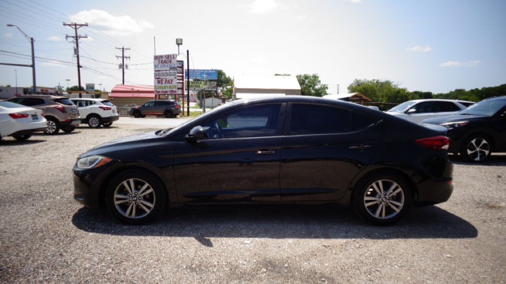2017 Hyundai Elantra Image 1
