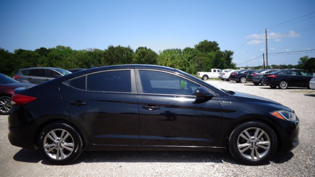 2017 Hyundai Elantra Image 3