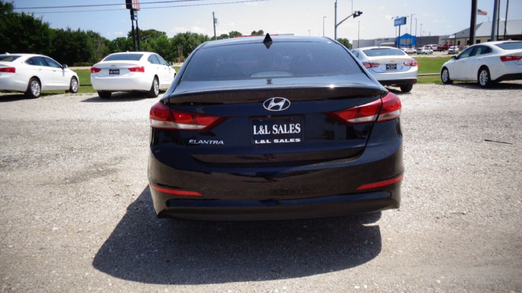 2017 Hyundai Elantra Image 4