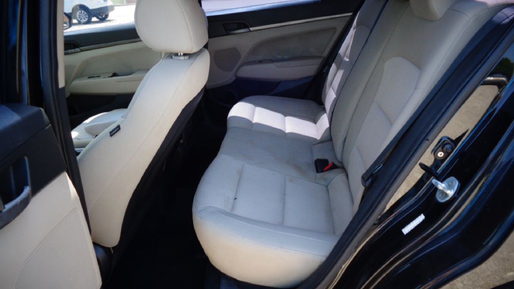 2017 Hyundai Elantra Image 8