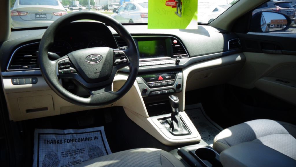 2017 Hyundai Elantra Image 9