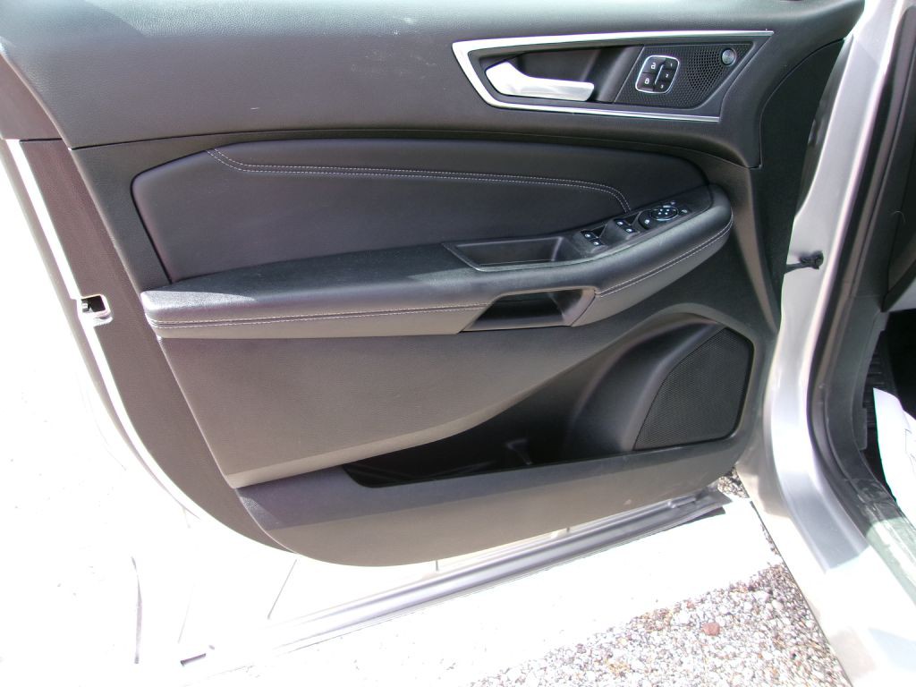 2022 Ford Edge Image 6