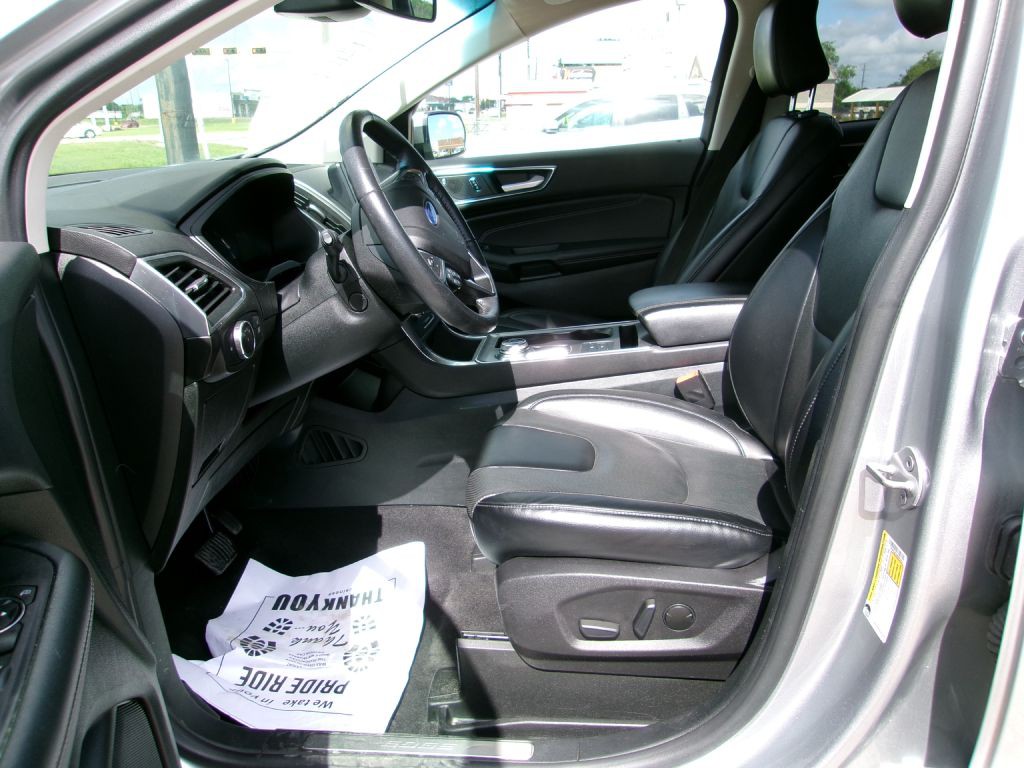 2022 Ford Edge Image 7