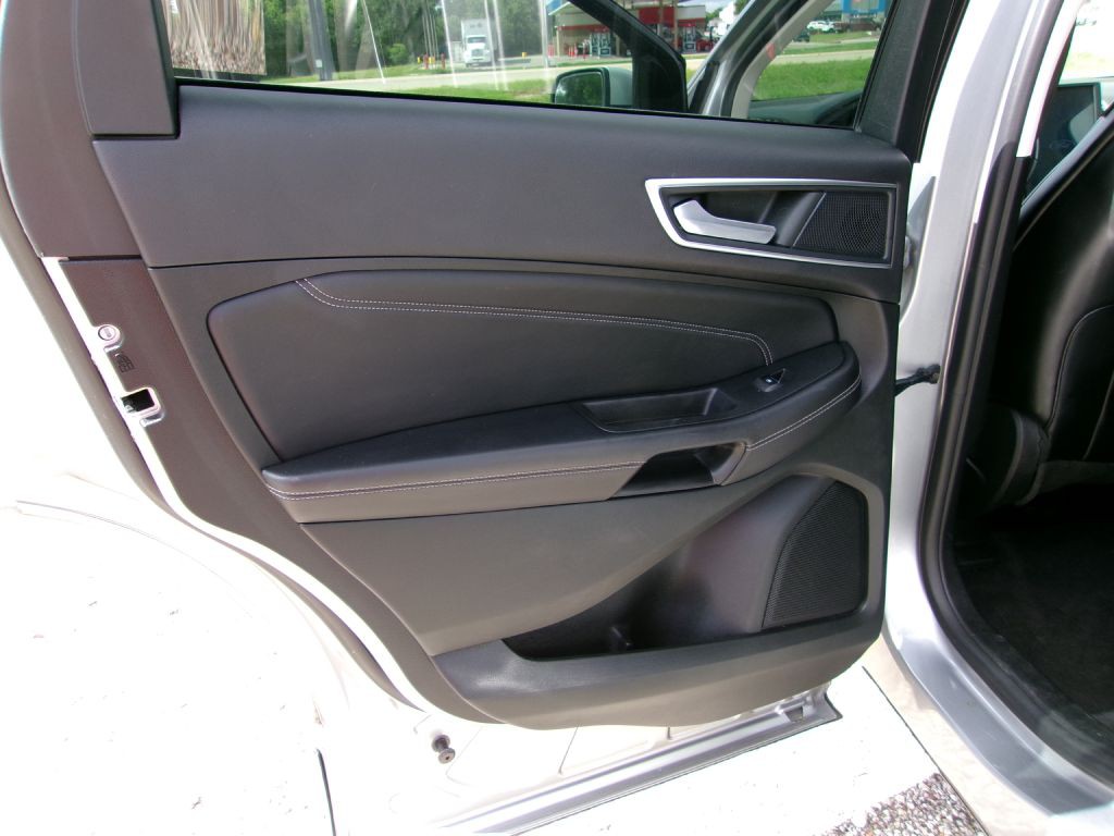 2022 Ford Edge Image 8