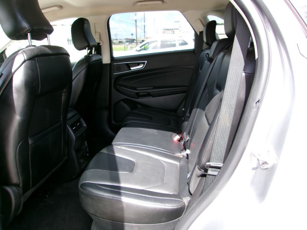 2022 Ford Edge Image 9