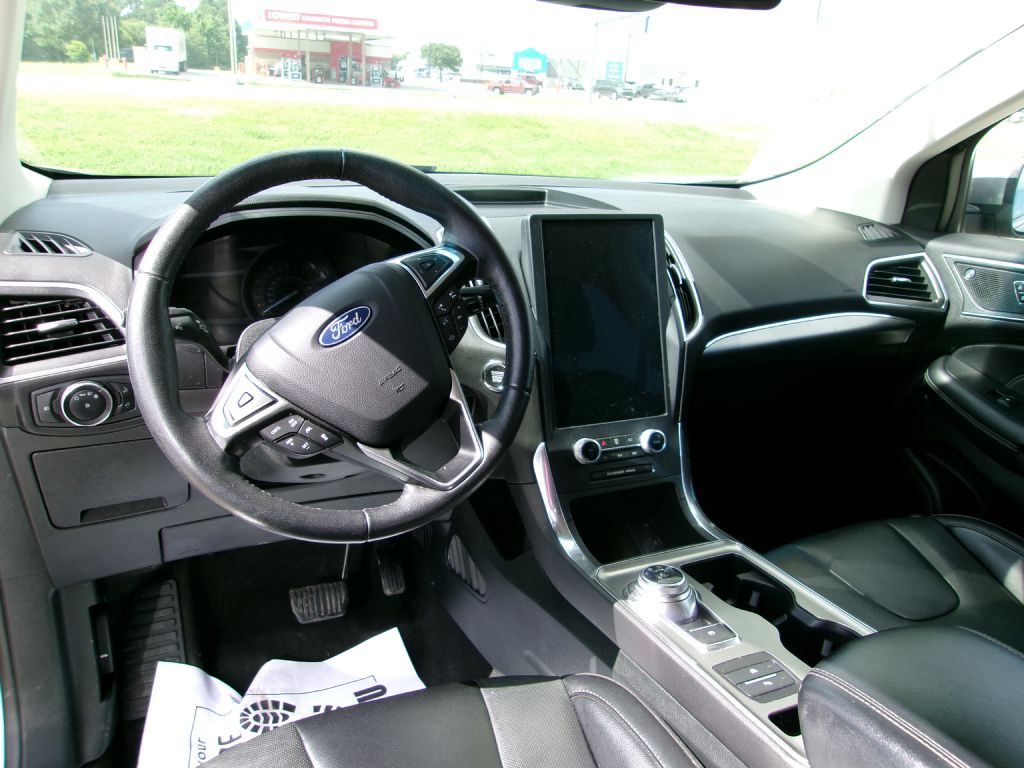 2022 Ford Edge Image 10