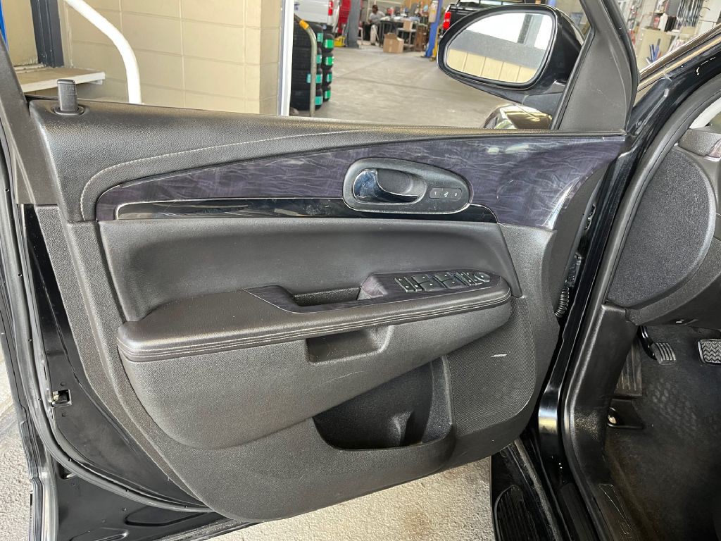 2017 Buick Enclave Image 17