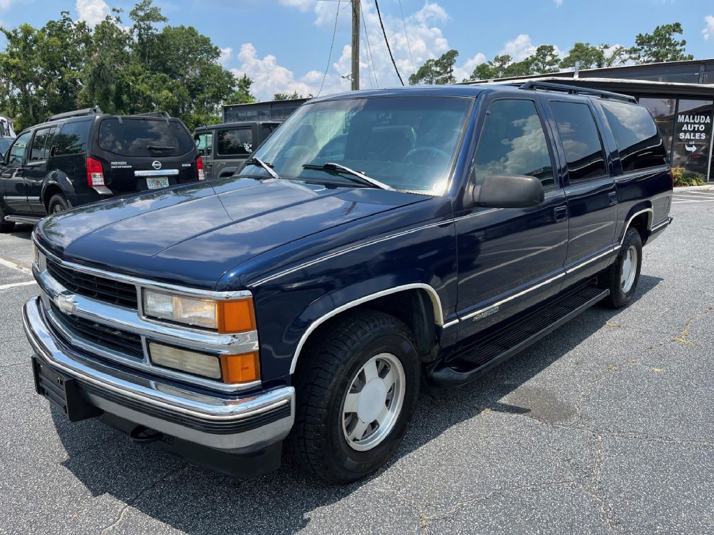 1999 Chevrolet Suburban Image 2