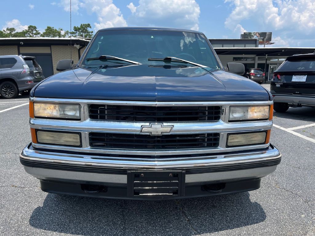 1999 Chevrolet Suburban Image 3