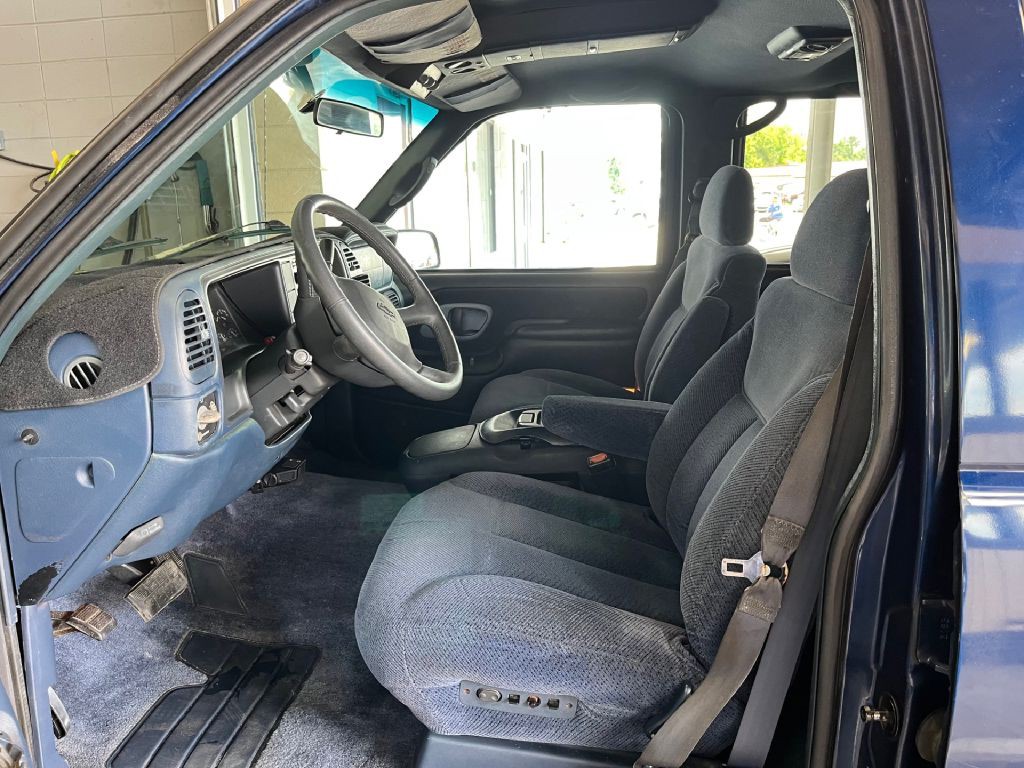 1999 Chevrolet Suburban Image 7