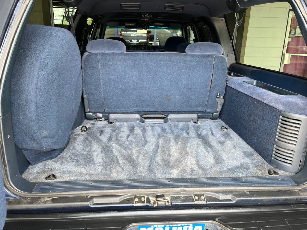 1999 Chevrolet Suburban Image 12