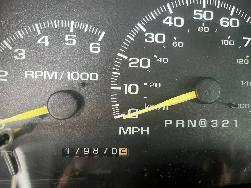 1999 Chevrolet Suburban Image 13