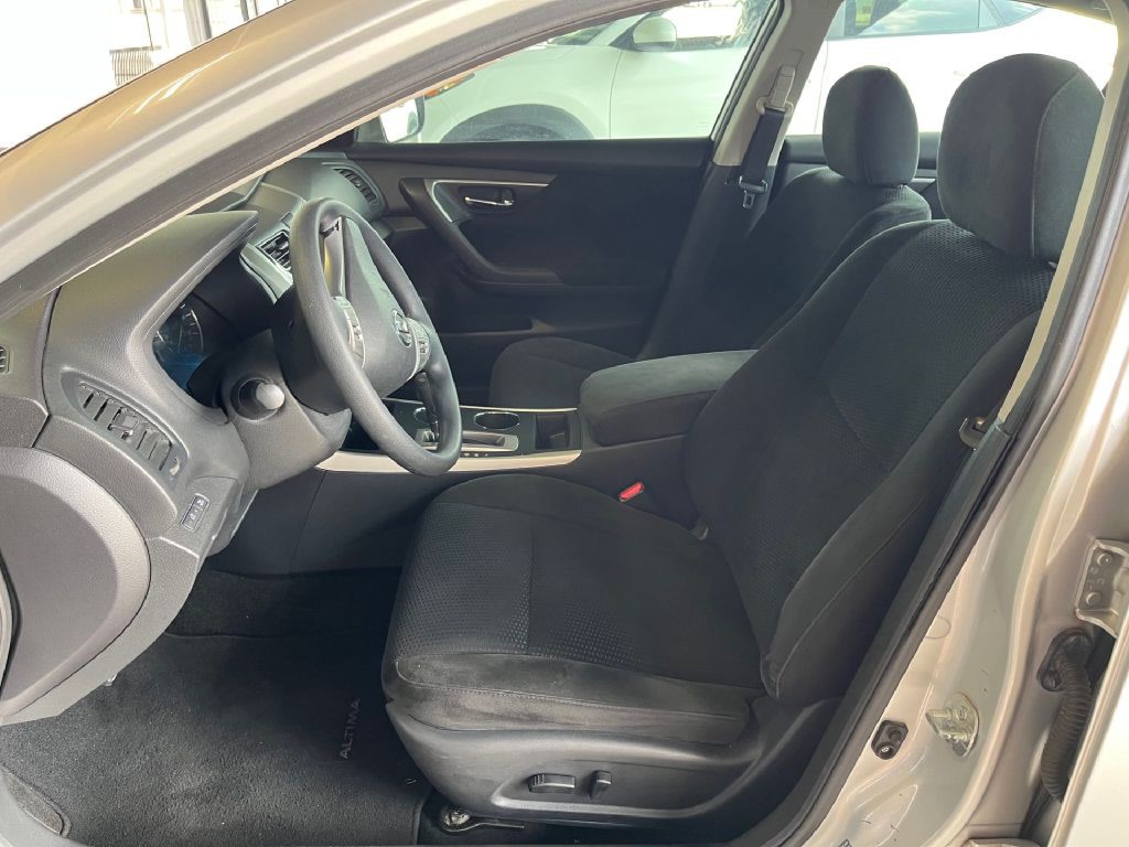 2015 Nissan Altima Image 8