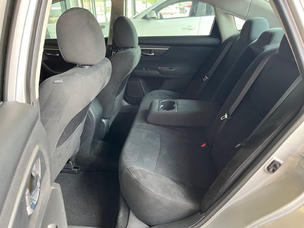 2015 Nissan Altima Image 9
