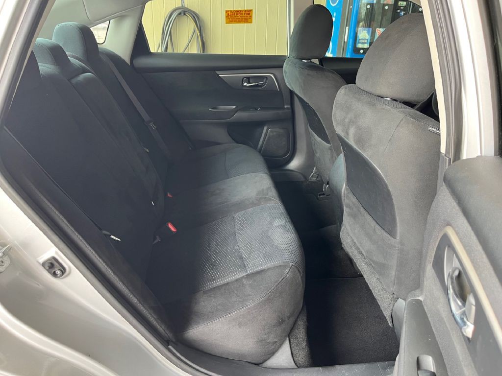 2015 Nissan Altima Image 11