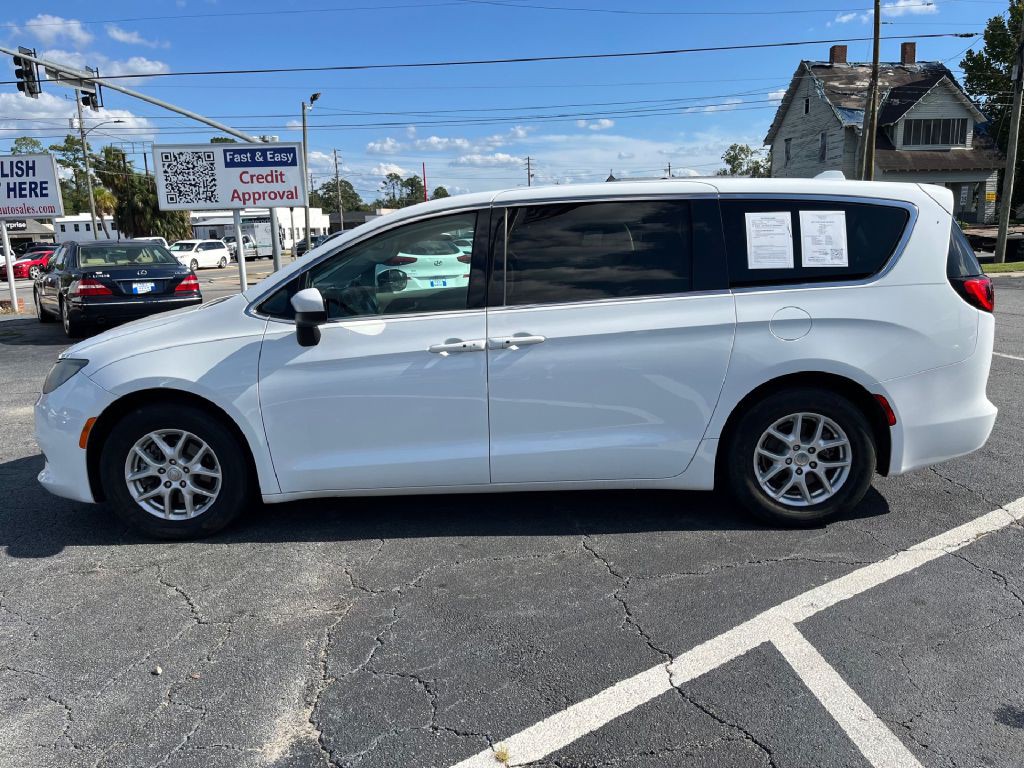 2017 Chrysler Pacifica Image 1