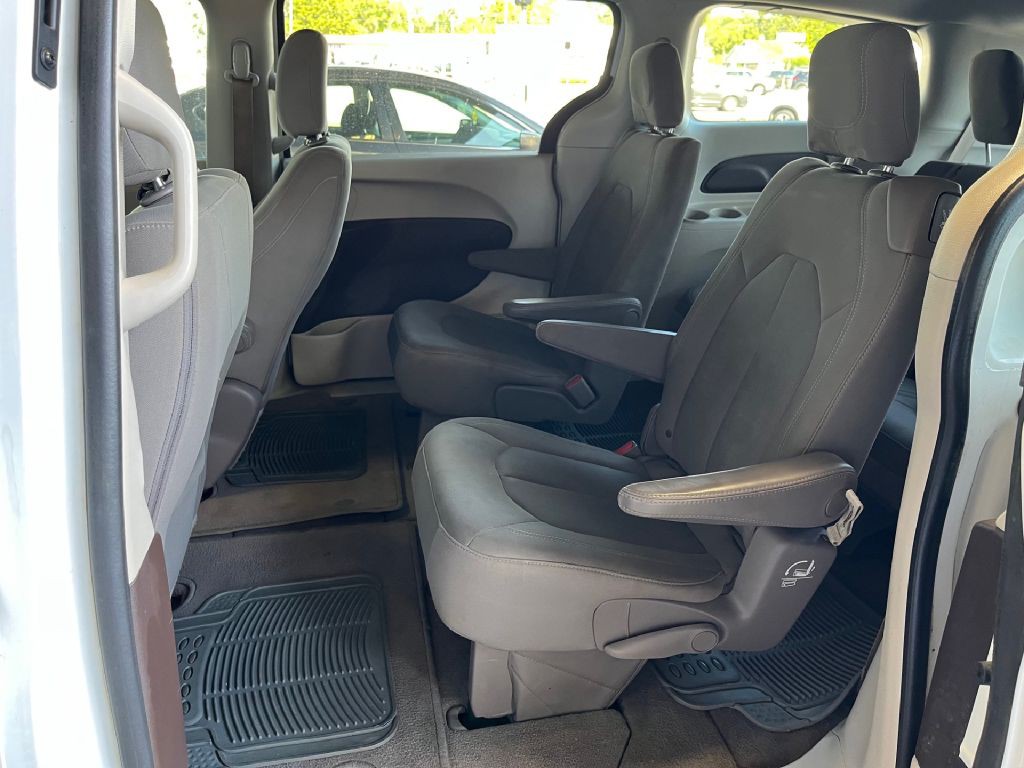 2017 Chrysler Pacifica Image 10