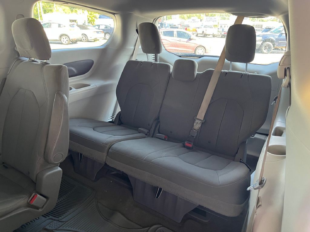 2017 Chrysler Pacifica Image 11