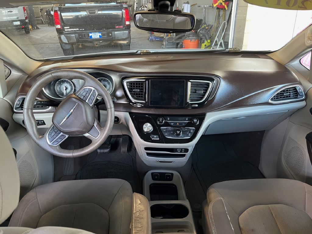 2017 Chrysler Pacifica Image 13