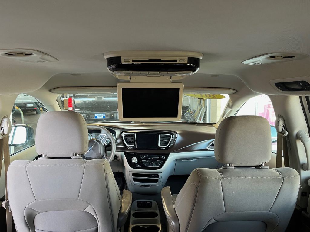 2017 Chrysler Pacifica Image 16
