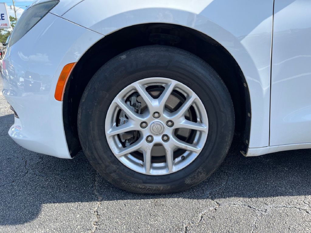 2017 Chrysler Pacifica Image 19