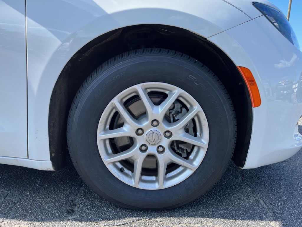 2017 Chrysler Pacifica Image 21