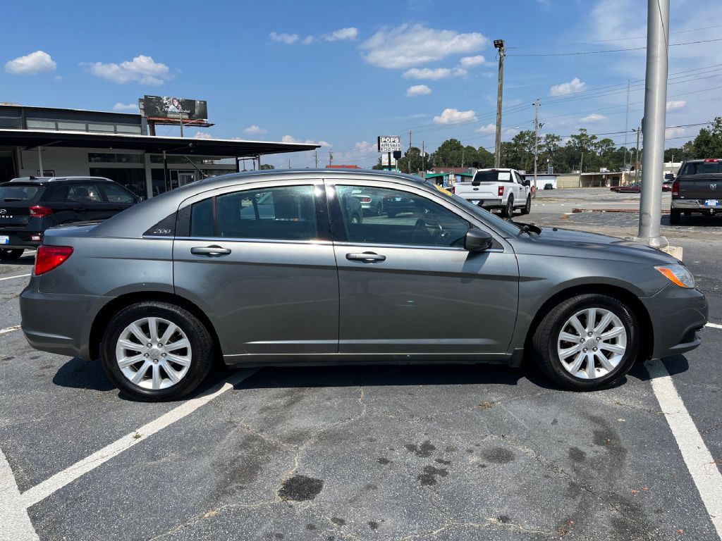 2012 Chrysler 200 Image 2