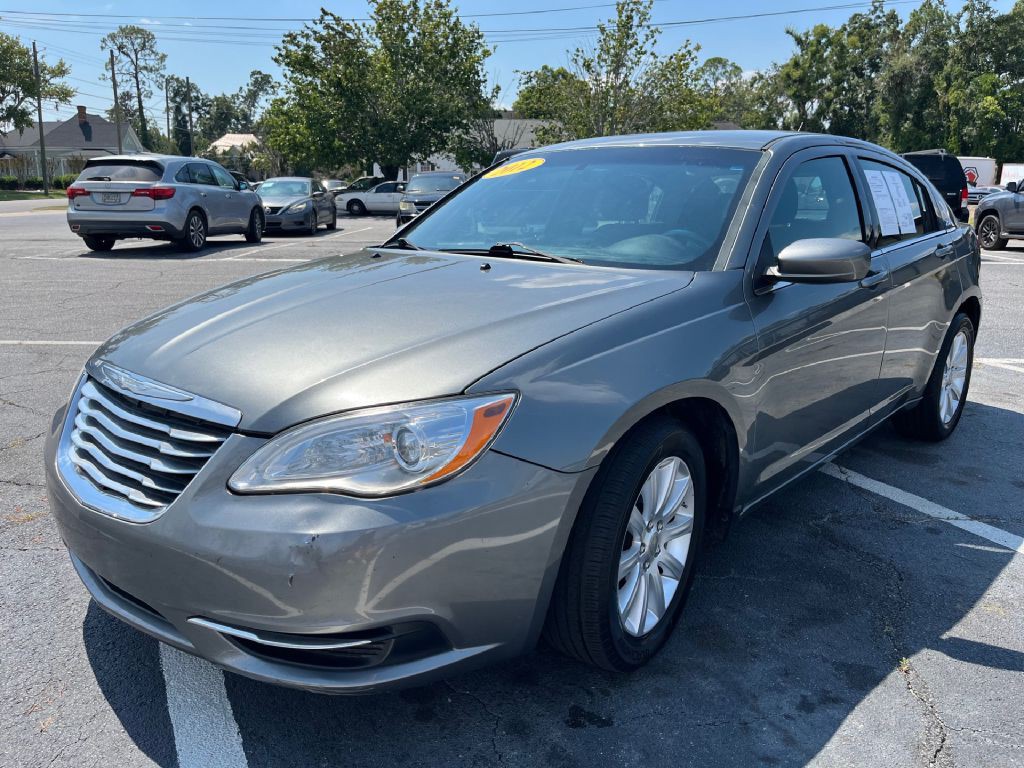 2012 Chrysler 200 Image 4